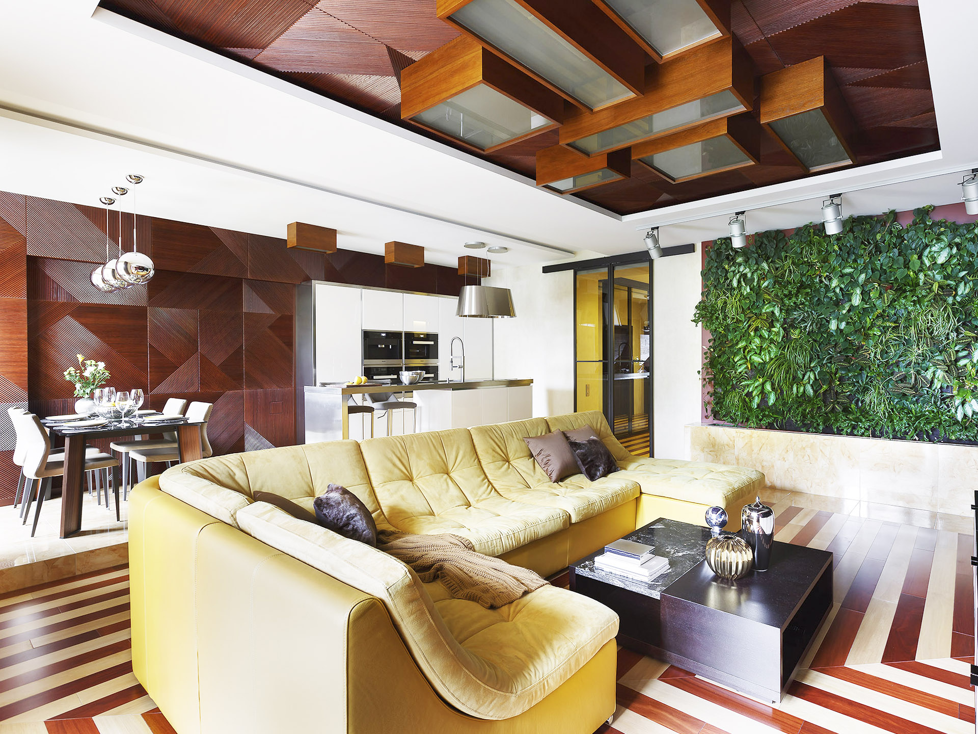Стеновые и потолочные 3D-панели из массива дуба в гостинной